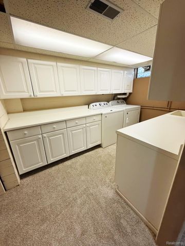 34915 Chestnut Street, Wayne, MI 48184