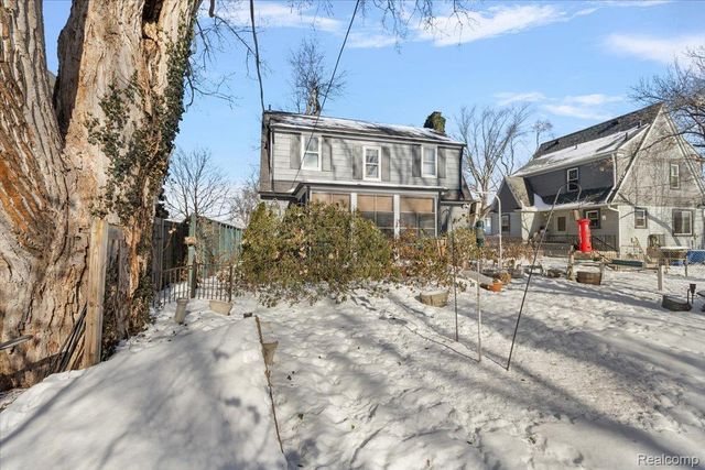 34915 Chestnut Street, Wayne, MI 48184