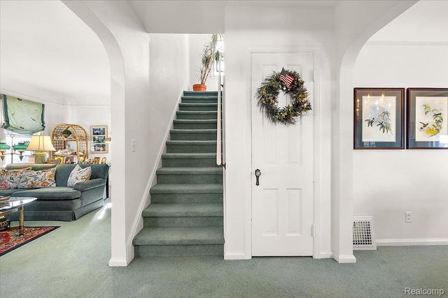 34915 Chestnut Street, Wayne, MI 48184