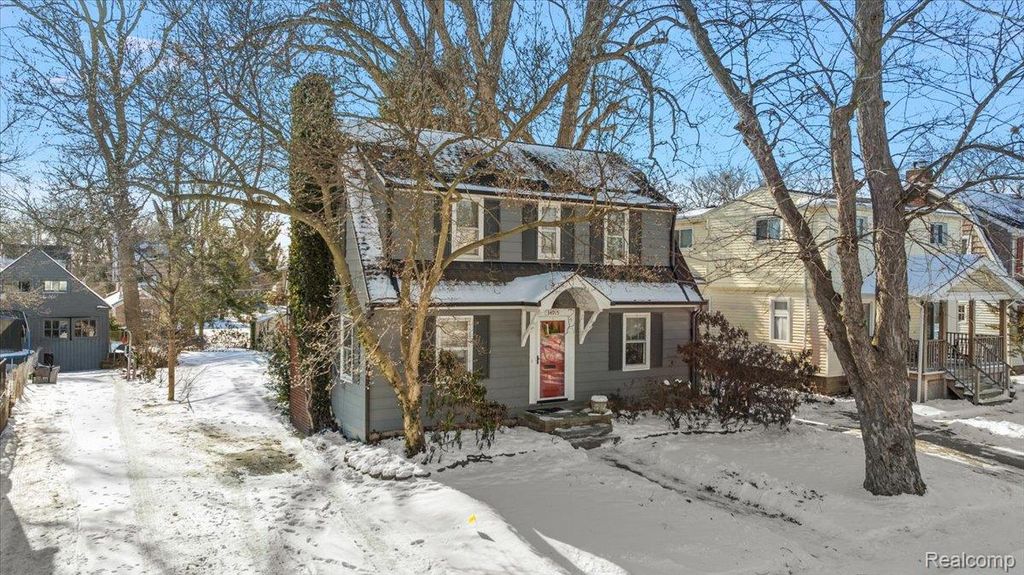 34915 Chestnut Street, Wayne, MI 48184