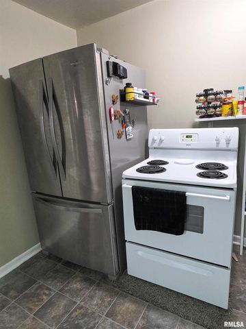 1037 E 3RD Street, Flora, IL 62839