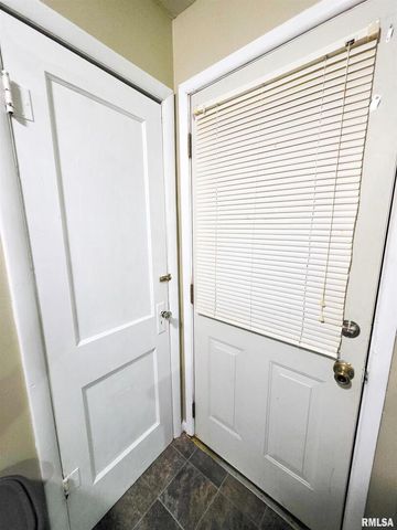 1037 E 3RD Street, Flora, IL 62839