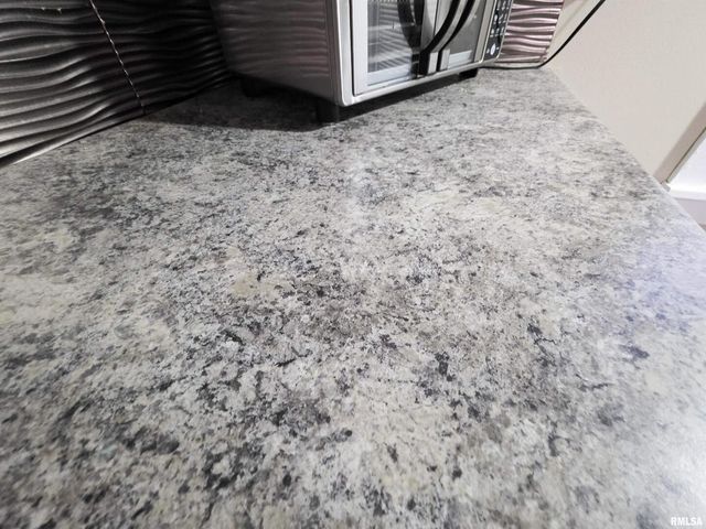 1037 E 3RD Street, Flora, IL 62839