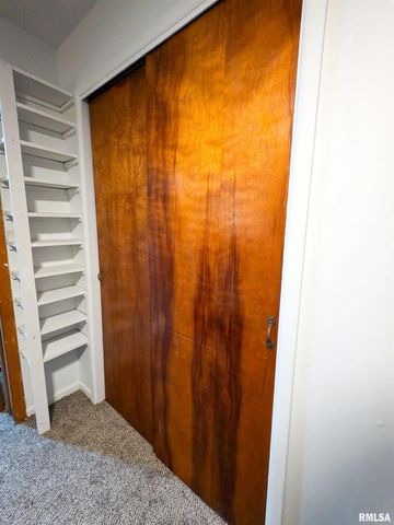 1037 E 3RD Street, Flora, IL 62839