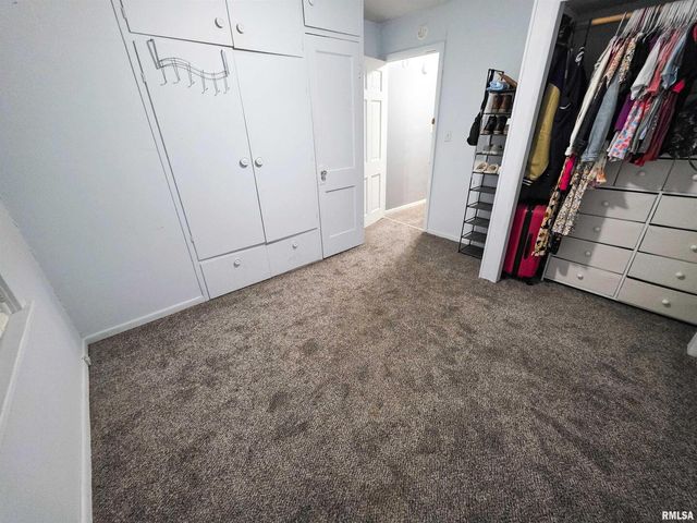 1037 E 3RD Street, Flora, IL 62839