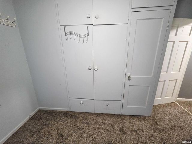 1037 E 3RD Street, Flora, IL 62839