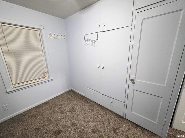 1037 E 3RD Street, Flora, IL 62839