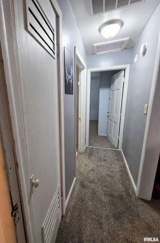 1037 E 3RD Street, Flora, IL 62839