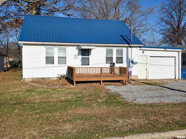 1037 E 3RD Street, Flora, IL 62839