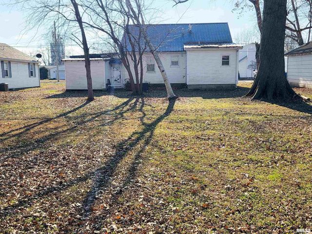 1037 E 3RD Street, Flora, IL 62839