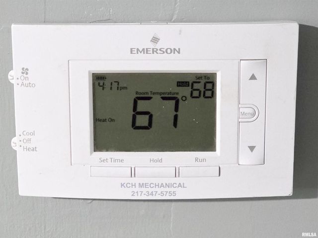 1037 E 3RD Street, Flora, IL 62839