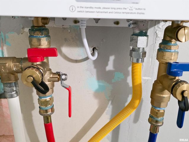 1037 E 3RD Street, Flora, IL 62839