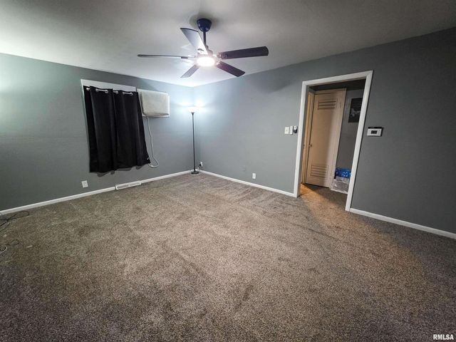 1037 E 3RD Street, Flora, IL 62839