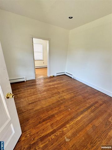 18 Union Avenue, Bloomingdale, NJ 07403