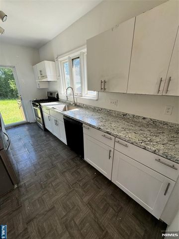 18 Union Avenue, Bloomingdale, NJ 07403
