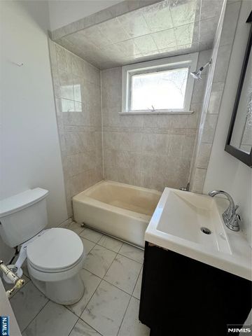 18 Union Avenue, Bloomingdale, NJ 07403