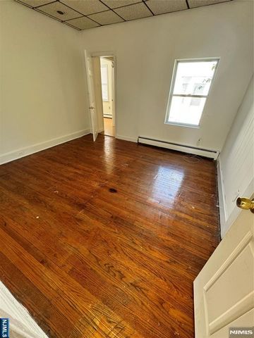 18 Union Avenue, Bloomingdale, NJ 07403
