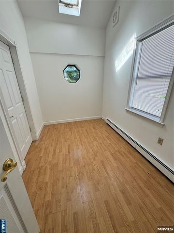 18 Union Avenue, Bloomingdale, NJ 07403