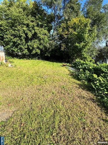 18 Union Avenue, Bloomingdale, NJ 07403