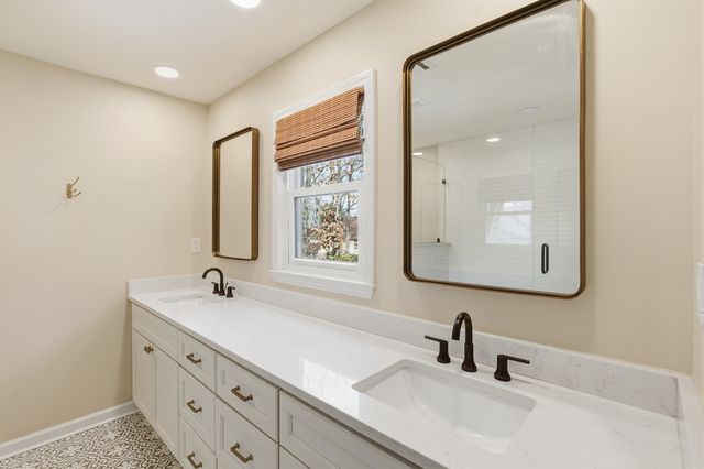 8378 DRURY LN, Germantown, TN 38139