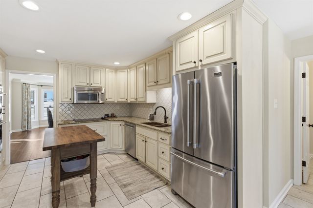 8378 DRURY LN, Germantown, TN 38139