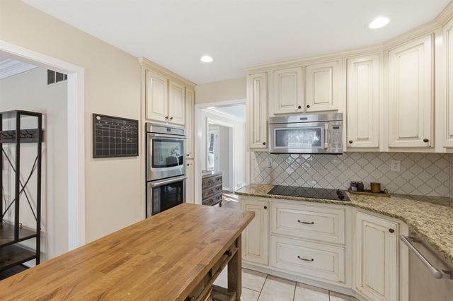 8378 DRURY LN, Germantown, TN 38139