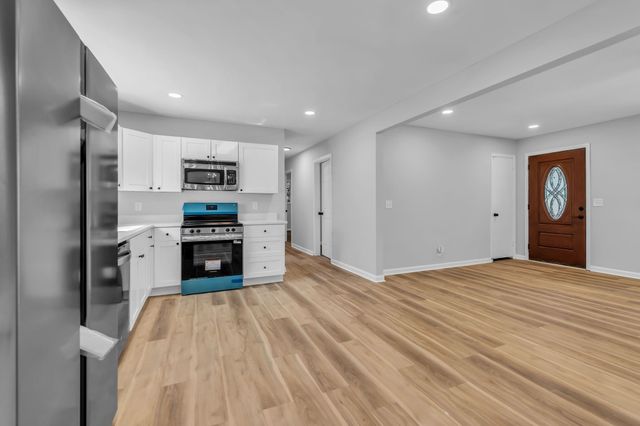 1704 George Thomas Dr, La Vergne, TN 37086