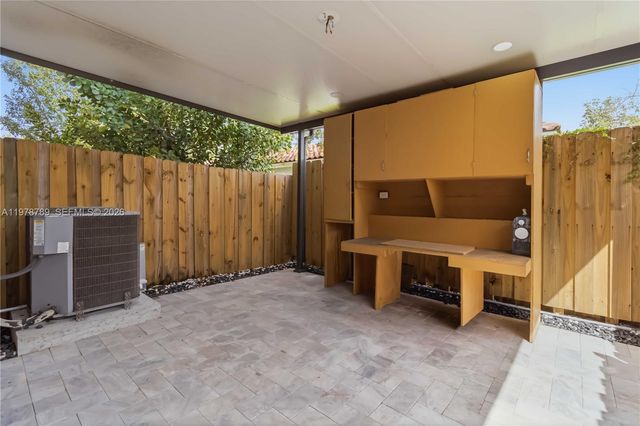 421 NE 1st Dr, Florida City, FL 33034