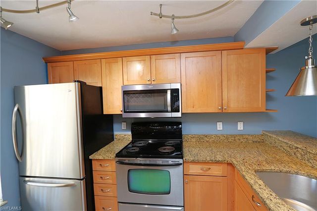 1305 Mainsail DR 1002, Naples, FL 34114