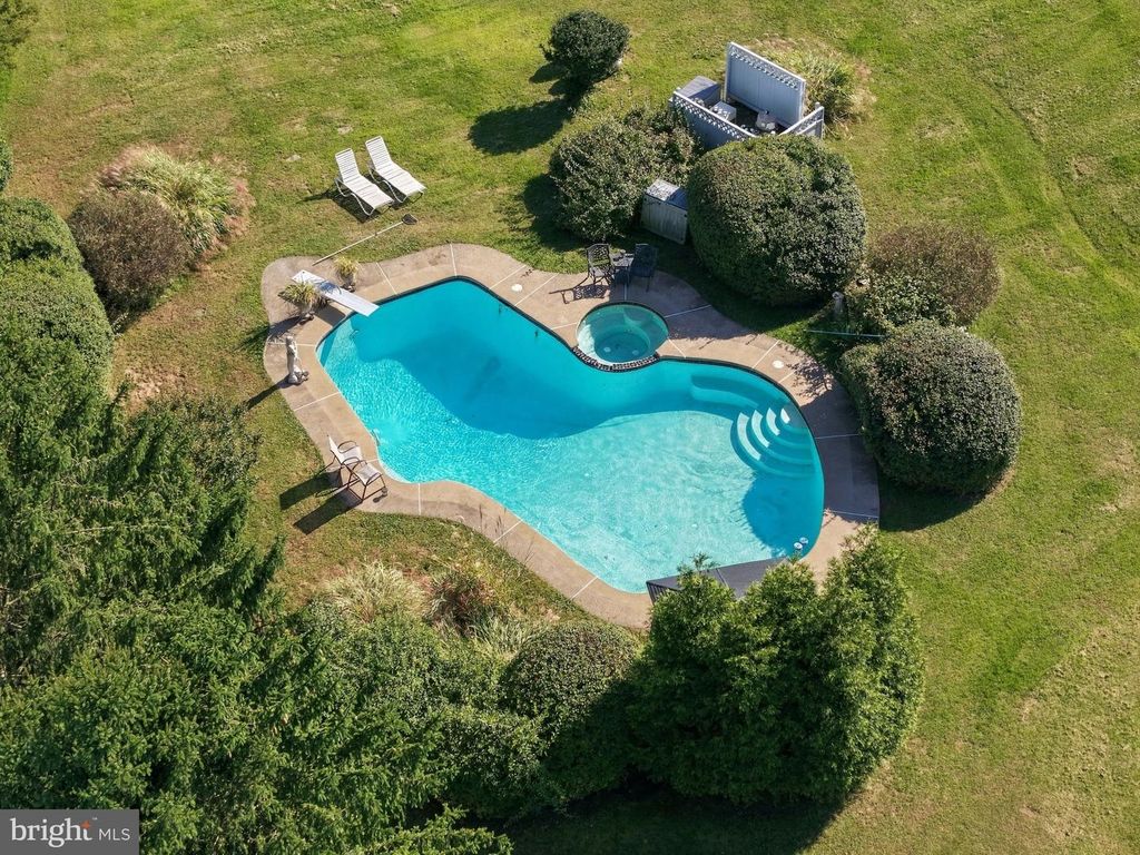 215 E DARK HOLLOW RD, PIPERSVILLE, PA 18947 — photo 3