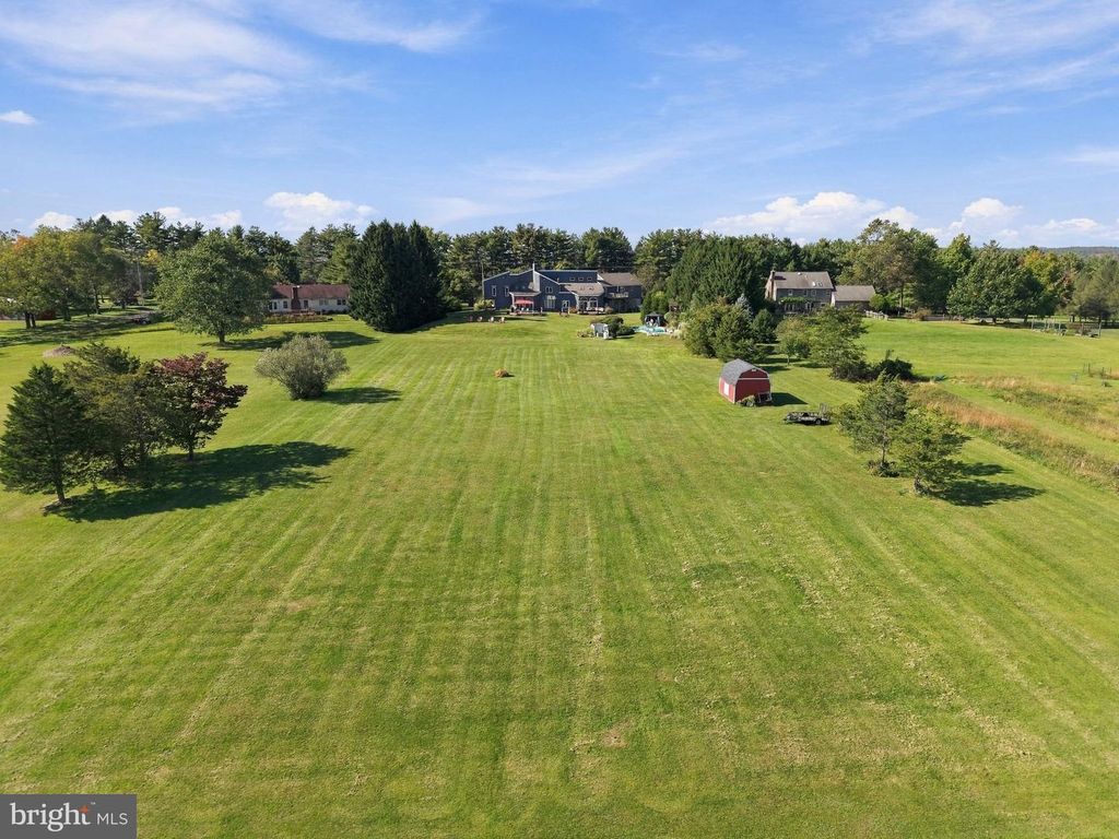 215 E DARK HOLLOW RD, PIPERSVILLE, PA 18947 — photo 4