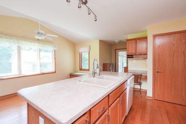 415 E Southmor Road, Morris, IL 60450