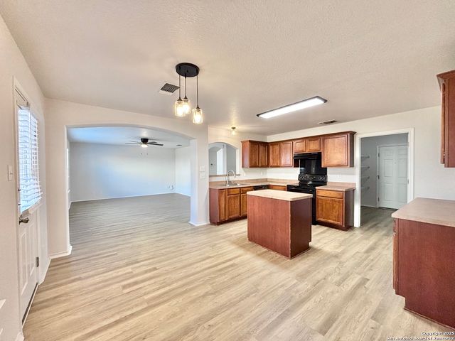 6414 Royal, San Antonio, TX 78239