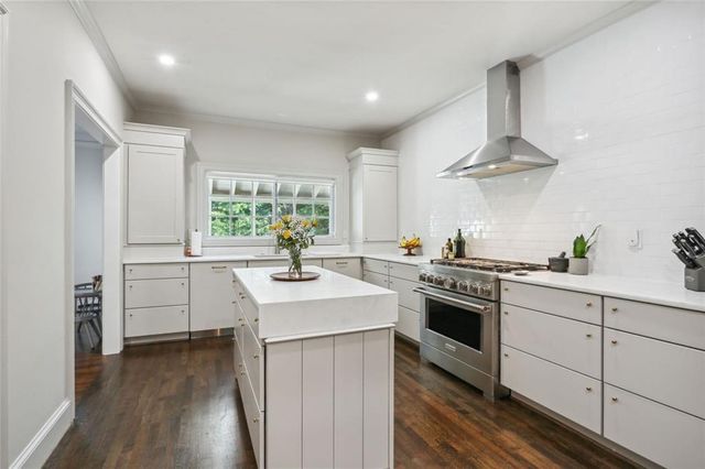 5684 River Oaks Place NW, Atlanta, GA 30327