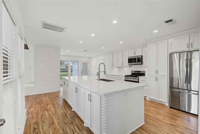 18307 Kings Row, Webster, TX 77058