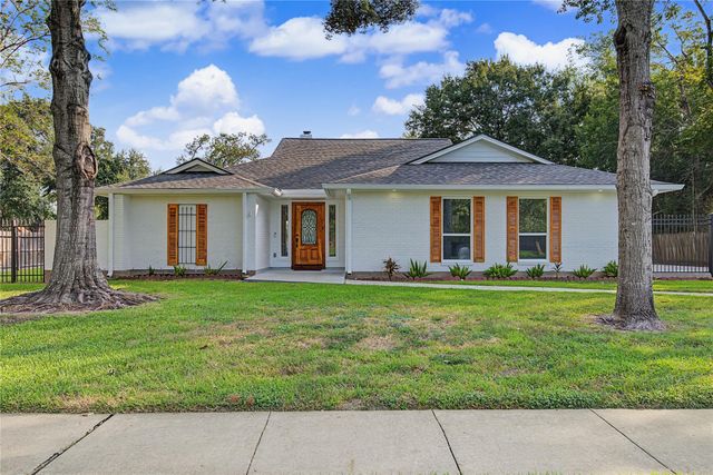 18307 Kings Row, Webster, TX 77058