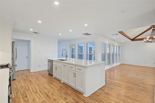 18307 Kings Row, Webster, TX 77058