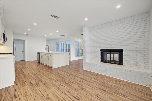 18307 Kings Row, Webster, TX 77058