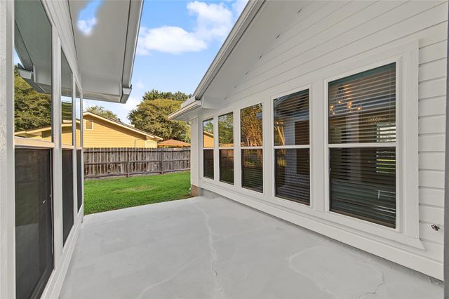 18307 Kings Row, Webster, TX 77058