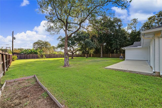 18307 Kings Row, Webster, TX 77058