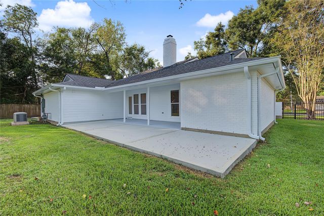 18307 Kings Row, Webster, TX 77058