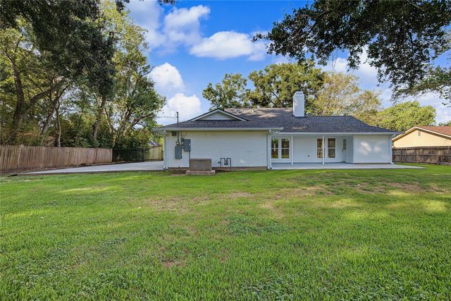 18307 Kings Row, Webster, TX 77058