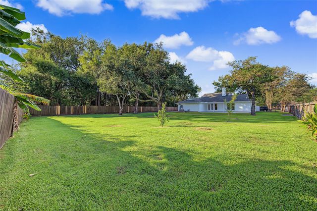 18307 Kings Row, Webster, TX 77058