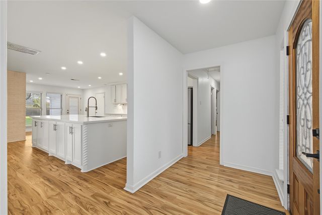 18307 Kings Row, Webster, TX 77058