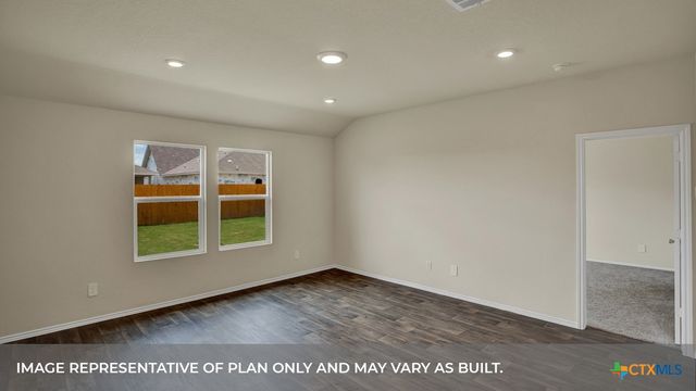 1013 VILLAGE Run, Seguin, TX 78155