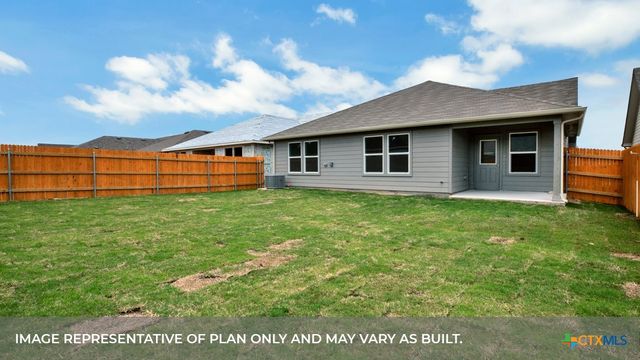 1013 VILLAGE Run, Seguin, TX 78155