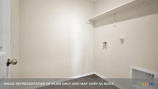 1013 VILLAGE Run, Seguin, TX 78155