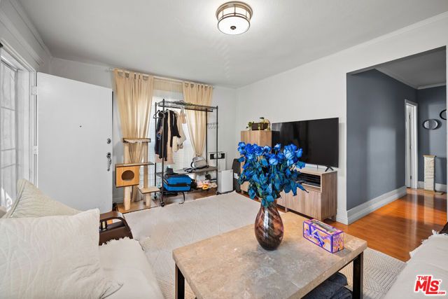 936 S Lucerne Boulevard, Los Angeles, CA 90019