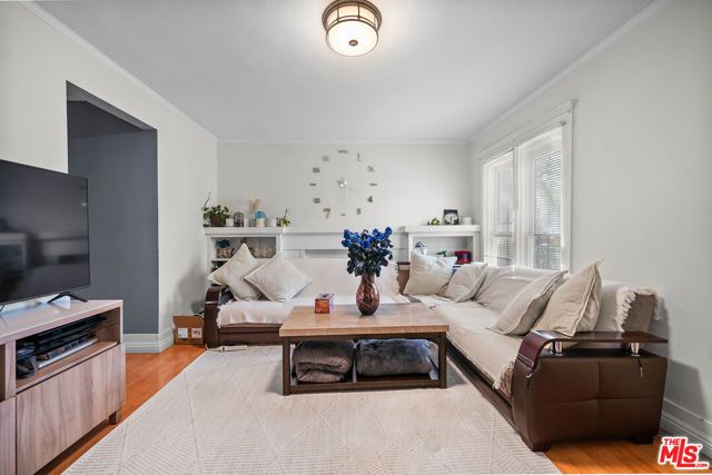 936 S Lucerne Boulevard, Los Angeles, CA 90019