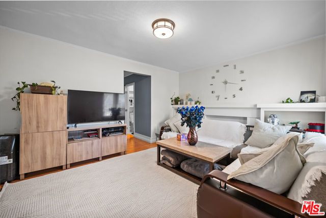 936 S Lucerne Boulevard, Los Angeles, CA 90019